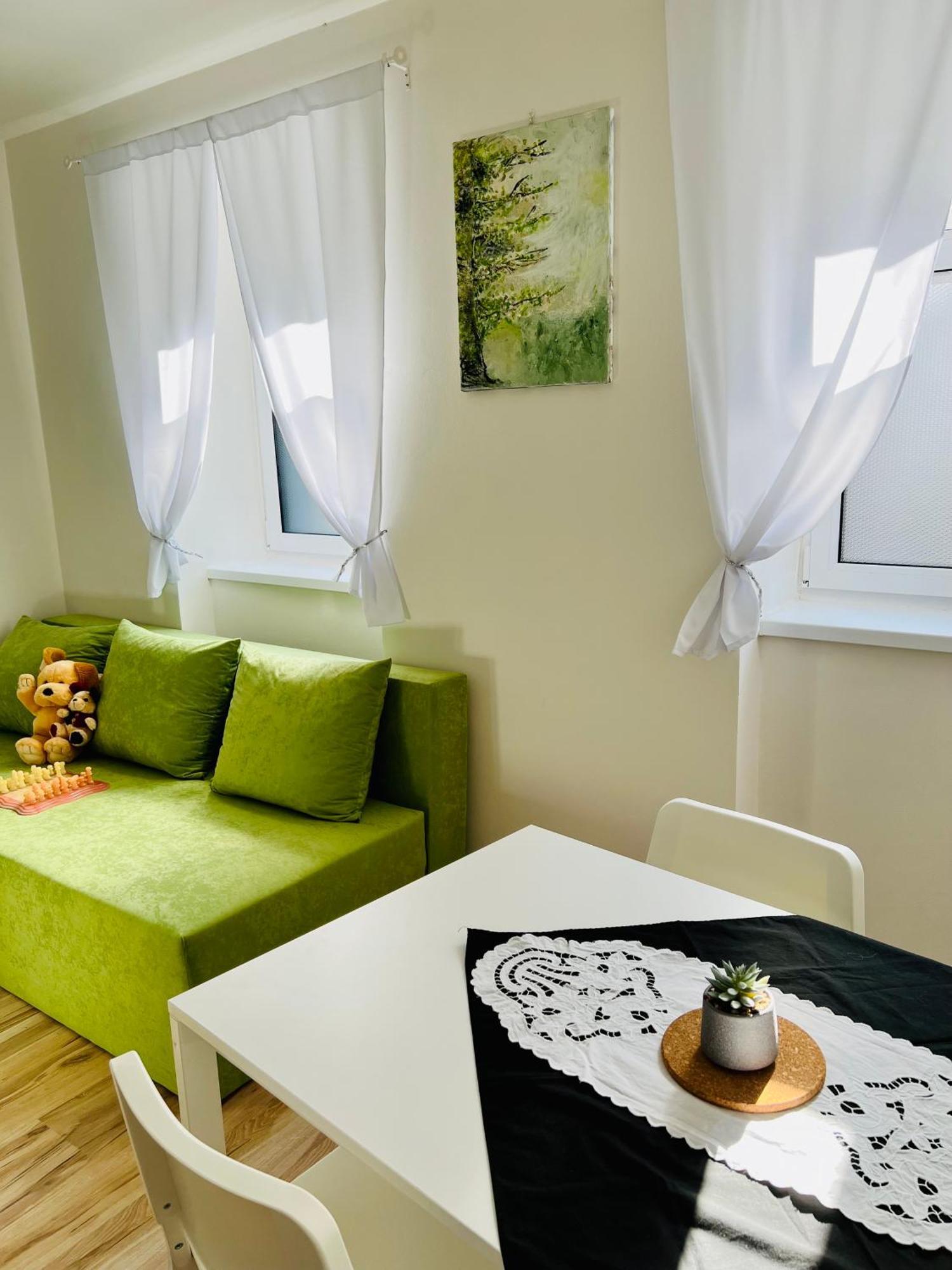 Bezbarierove Apartmany Se Zahradkou Chrastava Exterior photo